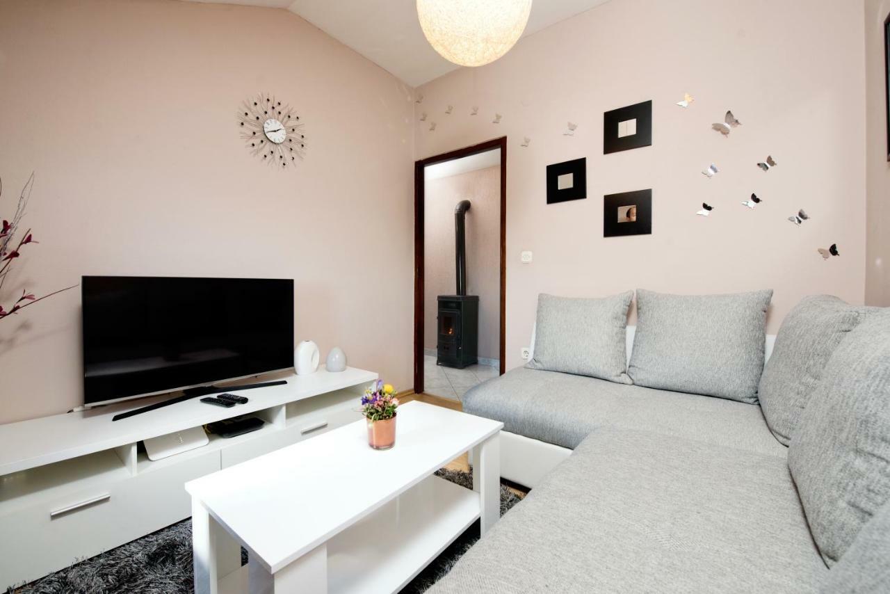 Lola Apartment Veprinac Exteriör bild