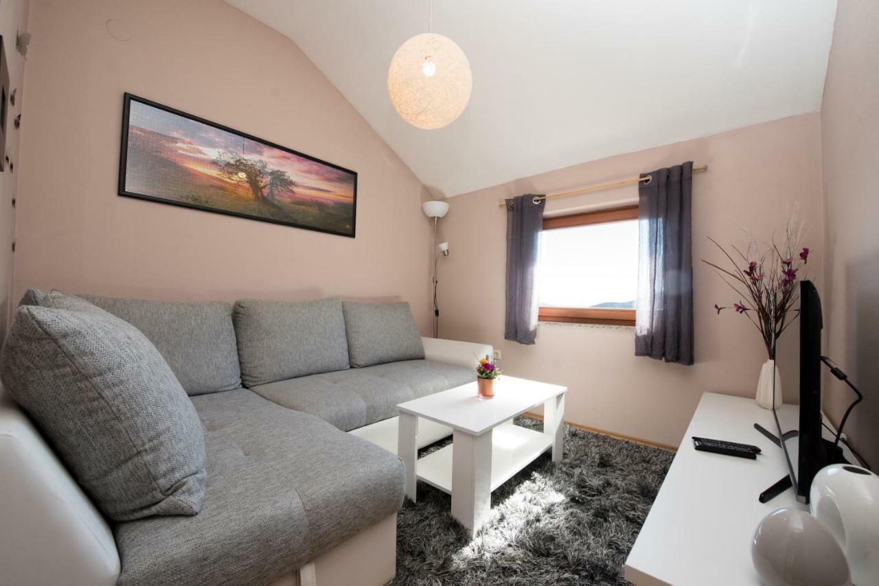 Lola Apartment Veprinac Exteriör bild